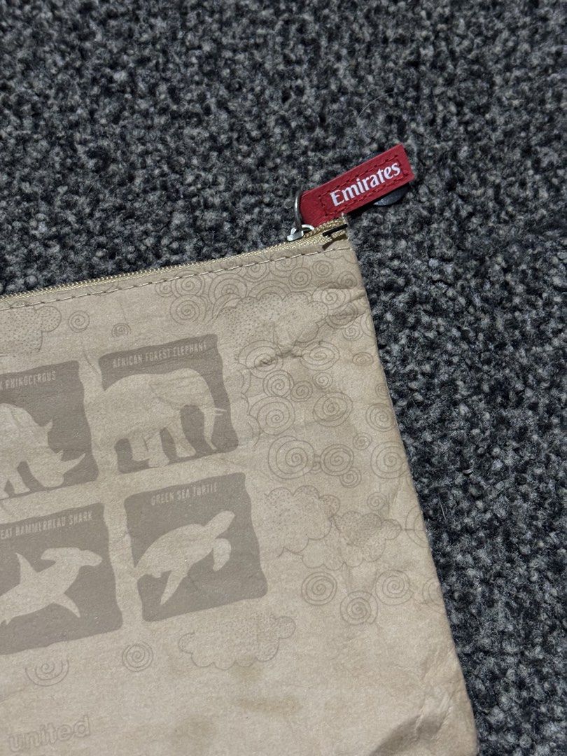 Emirates Flight Clutch Bag (Paper Material) (Category: Belt bags, Clutches and Pouches) located in Bulacan. Submitted by thriftstarph (Listing ID 1463474267, Image 2). Description: PLEASE READ THE DESCRIPTION BELOW‼️ Emirates Flight Clutch Bag Pen, Coins and Phone From: Japan No Issue .