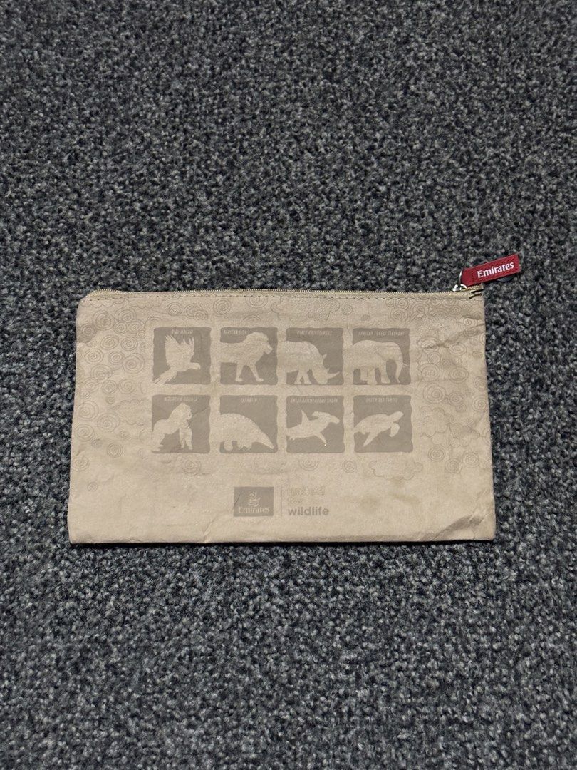 Emirates Flight Clutch Bag (Paper Material) (Category: Belt bags, Clutches and Pouches) located in Bulacan. Submitted by thriftstarph (Listing ID 1463474267, Image 1). Description: PLEASE READ THE DESCRIPTION BELOW‼️ Emirates Flight Clutch Bag Pen, Coins and Phone From: Japan No Issue .