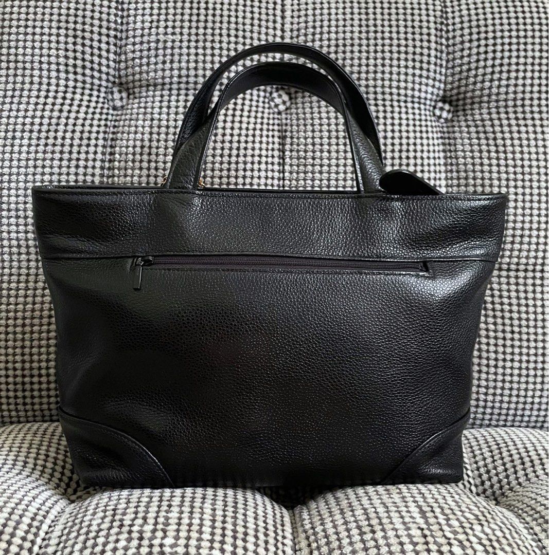 Emmanuel Ungaro Genuine Leather handbag (Category: Shoulder Bags) located in Bulacan. Submitted by thriftbagcollections (Listing ID 1463441621, Image 2). Description: Emmanuel Ungaro Genuine Leather,Excellent condition!Approx:H-7”W-11”D-4” handle 4”.