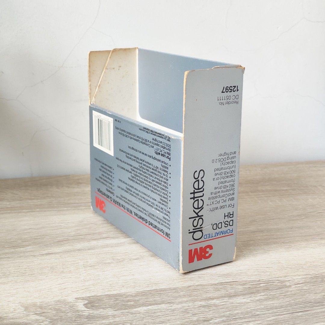 Empty 3M diskettes box (Category: Vintage Collectibles) located in Singapore. Submitted by breathein (Listing ID 1463351413, Image 4). Description: Empty cardboard box packaging for storing 5¼ diskettes Has yellow storage spots inside Pick up in east coast or punggol coast mrt. Can do singpost tracked mailing ($2) too.