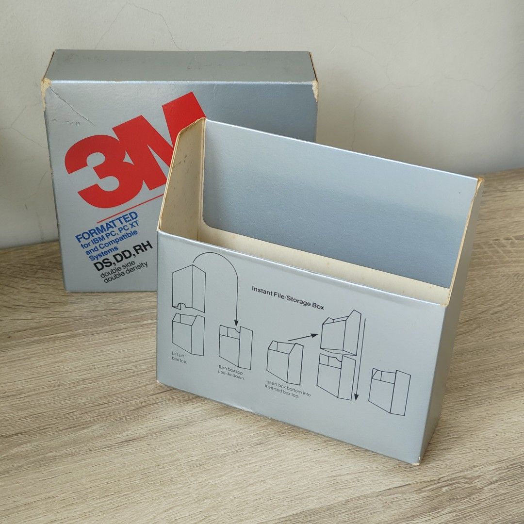 Empty 3M diskettes box (Category: Vintage Collectibles) located in Singapore. Submitted by breathein (Listing ID 1463351413, Image 2). Description: Empty cardboard box packaging for storing 5¼ diskettes Has yellow storage spots inside Pick up in east coast or punggol coast mrt. Can do singpost tracked mailing ($2) too.