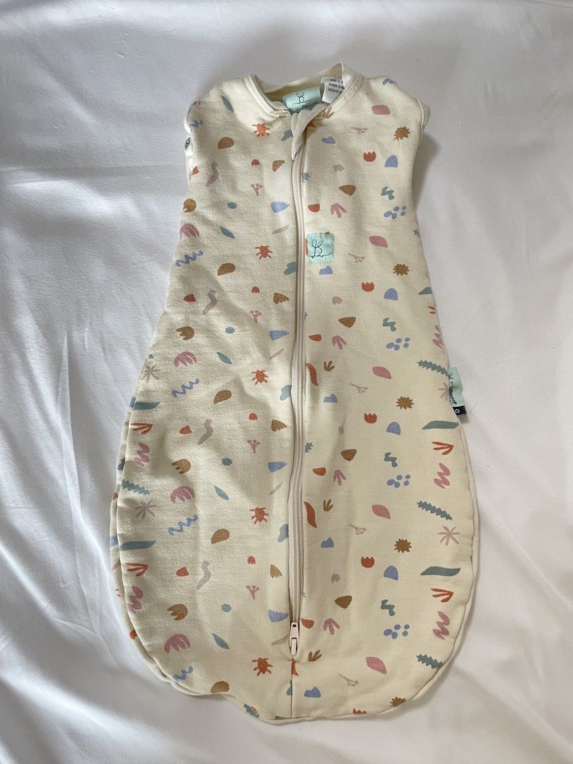 Ergopouch baby Transition swaddle Bag (Category: Babies & Kids Fashion) located in Pasig City. Submitted by ourpreloved.shop (Listing ID 1463373069, Image 1). Description: - ergopouch transition sleep swaddle - Size: Small - Design: Cute abstract pattern with shapes and flowers in cream, pink, blue, and brown - Closure: Zipper down the front - Feature: Detachable arms to transition from swaddle to sleep sack - Benefit: Ideal for babies learning t