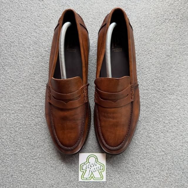 ESQUIRE PORTFOLIO PENNY LOAFERS BROWN (Category: Casual Shoes) located in Cagayan de Oro. Submitted by huntbytrickjam.v2 (Listing ID 1463352228, Image 2). Description: ESQ-IRE PORTFOLIO PENNY LOAFERS BROWN US 8.5 / EURO 42 / CM 26.5 EXCELLENT Pair Only Sign of Usage M - 1699.