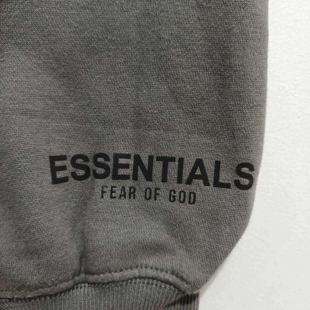 ESSENTIALS HOODIE (Category: Coats, Jackets and Outerwear) located in Manila. Submitted by goodsrags (Listing ID 1463506505, Image 3). Description: What you see is what you get 29L/20W.