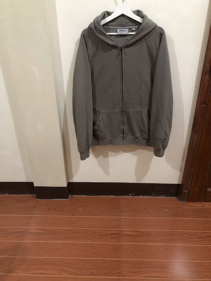 Essentials Hoodie XL (Category: Coats, Jackets and Outerwear) located in Oas. Submitted by alithrifthunter (Listing ID 1463411866, Image 2). Description: .