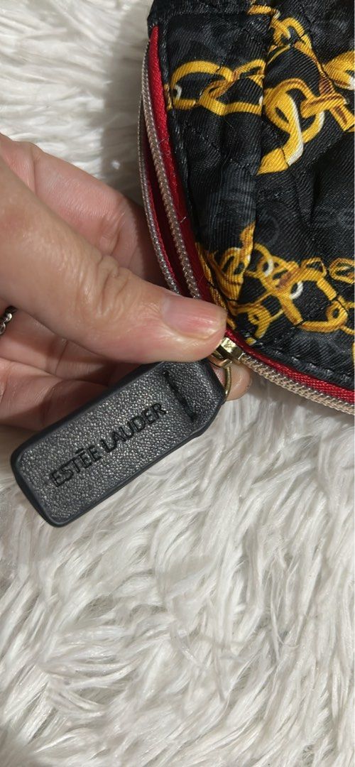 Estee lauder make up pouch (Category: Purses & Pouches) located in Pasig City. Submitted by minminreyn (Listing ID 1463455643, Image 2). Description: Estee Lauder No issue Brandnew Cavite Lalamove Jnt.