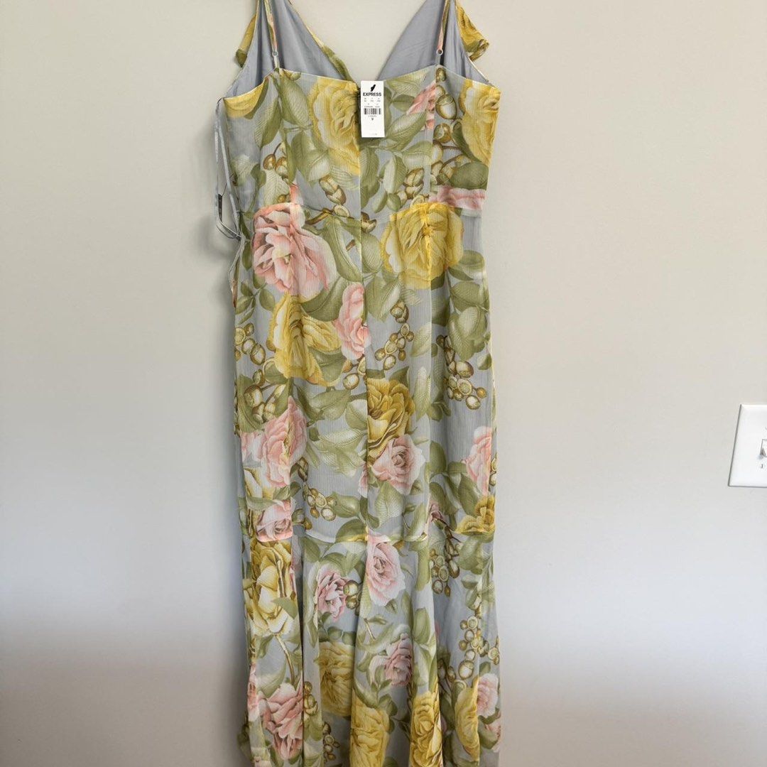 Express Floral Ruffle Maxi Dress (Category: Dresses) located in Tuguegarao City. Submitted by notacoolkid (Listing ID 1463378823, Image 2). Description: Worn once Tag removed.
