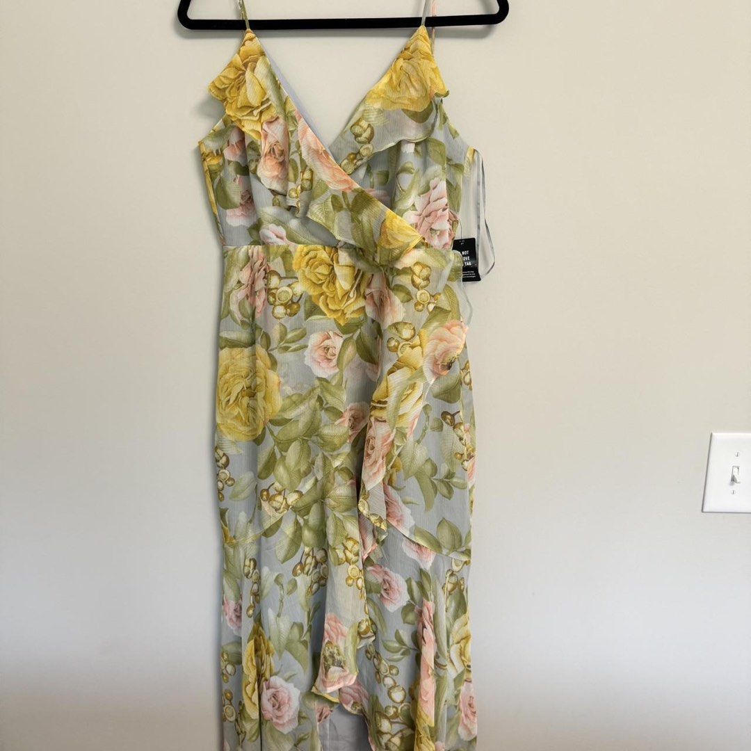 Express Floral Ruffle Maxi Dress (Category: Dresses) located in Tuguegarao City. Submitted by notacoolkid (Listing ID 1463378823, Image 1). Description: Worn once Tag removed.