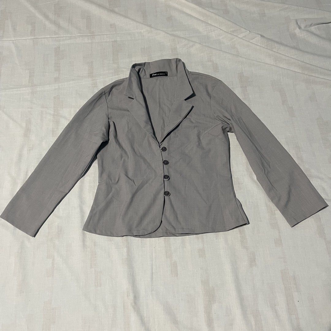 F101 Grey Blazer Jacket Coat Blazer Size M (Category: Coats, Jackets and Outerwear) located in San Ildefonso. Submitted by rgdeclutters (Listing ID 1463472061, Image 3). Description: L 20" W 18.5".
