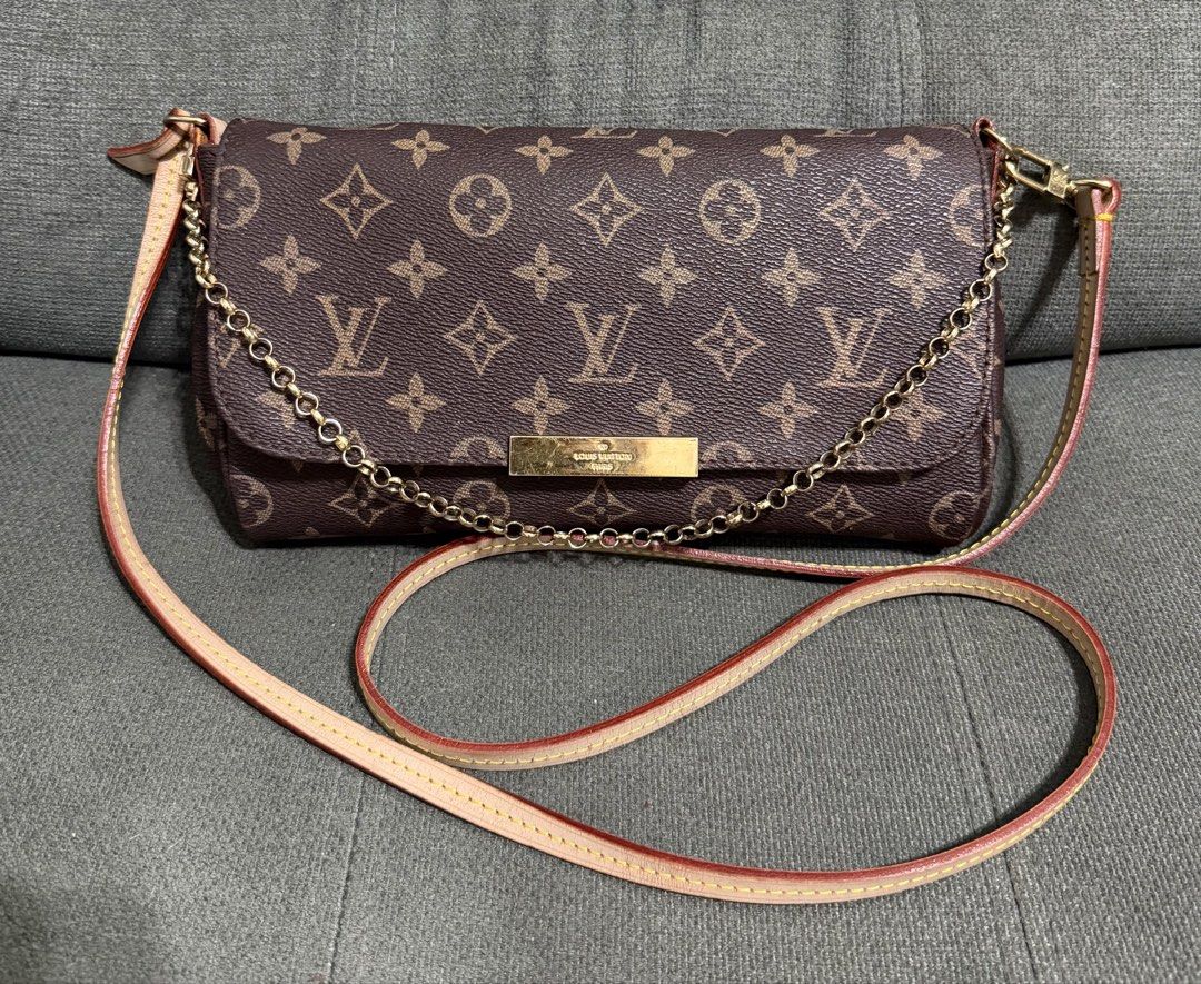 Favorite (Category: Shoulder Bags) located in Quezon City. Submitted by chic.bags (Listing ID 1463460236, Image 1). Description: Coded No issue Actual photo posted Japan preloved Mop: gcash.