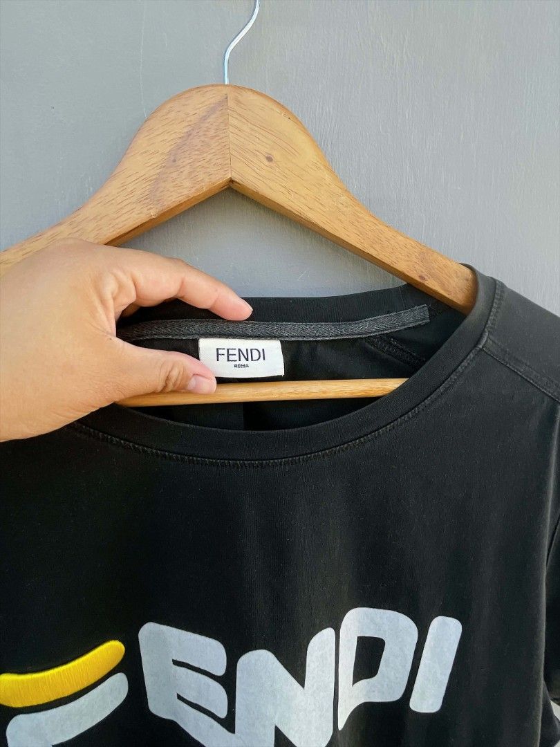 Fendi (Category: Activewear) located in San Nicolas. Submitted by lictawajre19642 (Listing ID 1463400732, Image 3). Description: Size: M-L Width :21 Length :27.5 CR:9/10 Issue :NONE.