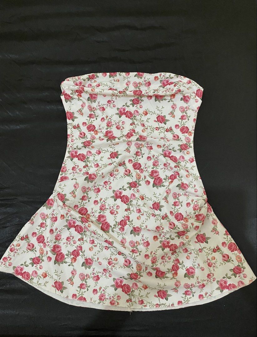 Floral Dress (Category: Dresses) located in Manila. Submitted by v.ieja (Listing ID 1463492439, Image 1). Description: Small to Medium Never used 📍Las Piñas.