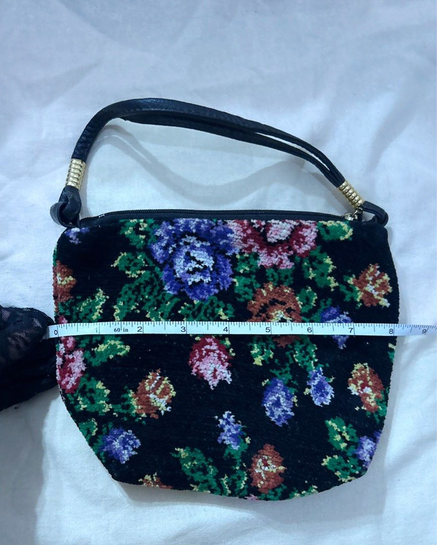 Floral Hand Bag (Category: Purses & Pouches) located in Makati City. Submitted by cestparfaitvintagejewelries (Listing ID 1463515202, Image 3). Description: .