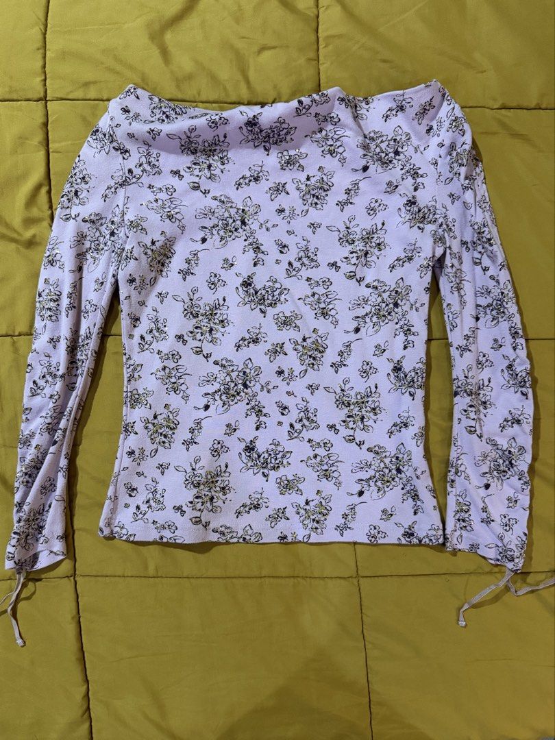 Floral Off-Shoulder Long Sleeve Top (Category: Longsleeves) located in Mandaluyong City. Submitted by xela.tings (Listing ID 1463456032, Image 1). Description: Light pink long sleeve top with a delicate floral print Off-shoulder neckline Ruched sleeves with adjustable tie Soft and stretchy fabric .