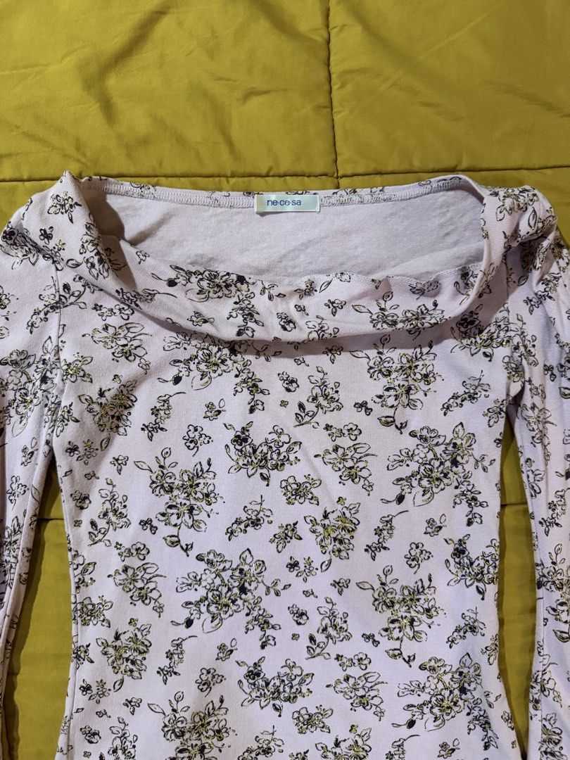 Floral Off-Shoulder Long Sleeve Top (Category: Longsleeves) located in Mandaluyong City. Submitted by xela.tings (Listing ID 1463456032, Image 2). Description: Light pink long sleeve top with a delicate floral print Off-shoulder neckline Ruched sleeves with adjustable tie Soft and stretchy fabric .