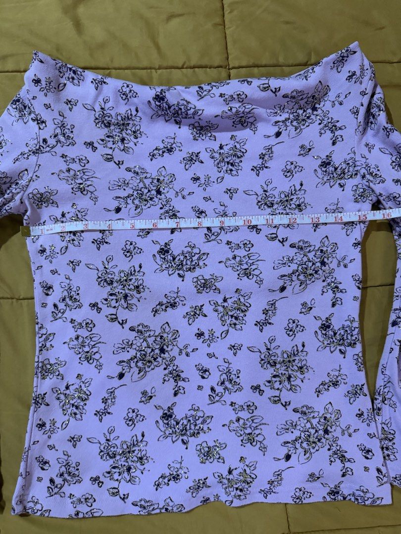 Floral Off-Shoulder Long Sleeve Top (Category: Longsleeves) located in Mandaluyong City. Submitted by xela.tings (Listing ID 1463456032, Image 3). Description: Light pink long sleeve top with a delicate floral print Off-shoulder neckline Ruched sleeves with adjustable tie Soft and stretchy fabric .