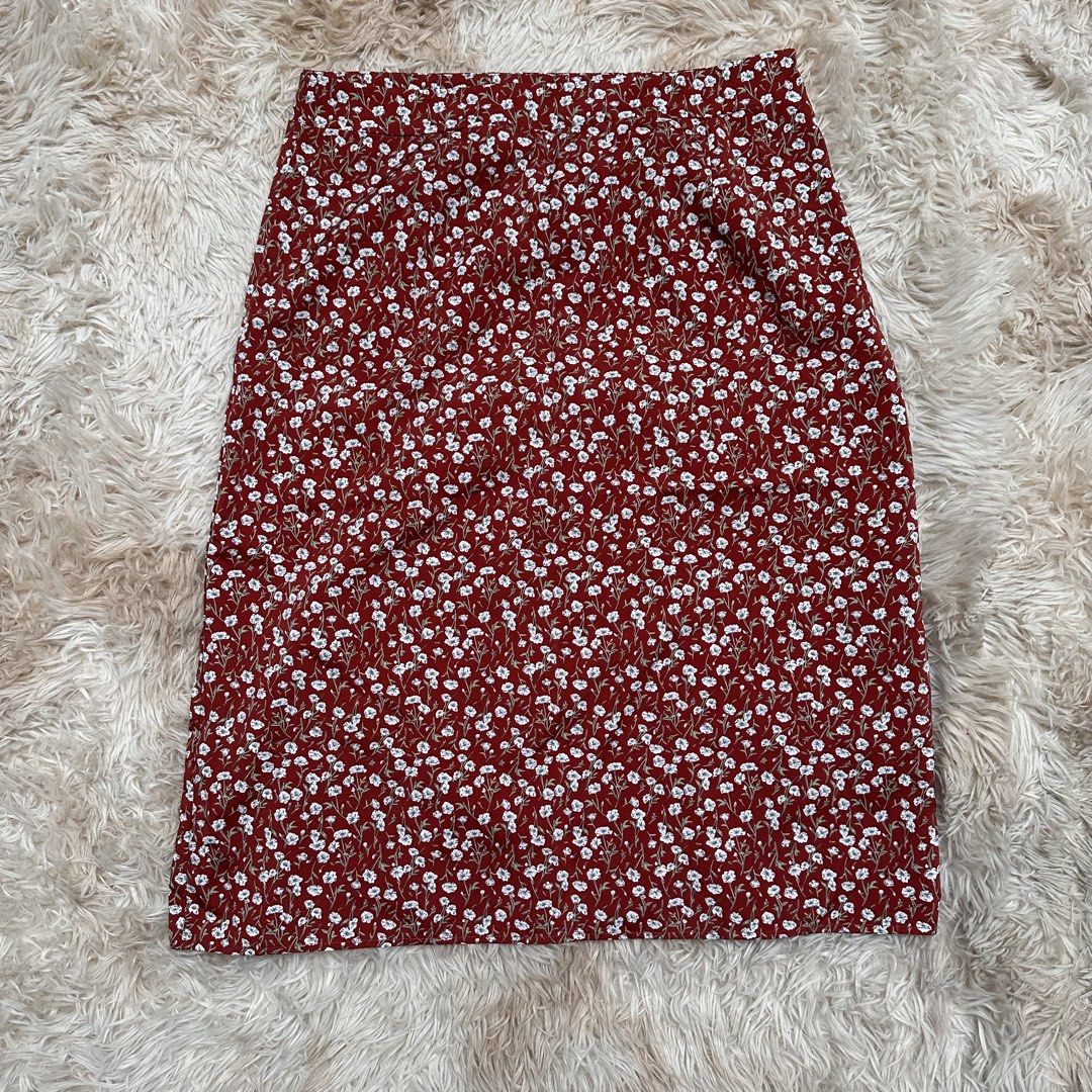 Floral Red Skirt (Category: Skirts) located in Cainta. Submitted by tooonico (Listing ID 1463367708, Image 2). Description: RFS: Not my size anymore MOP: GCash/Maya/Maribank/UB.