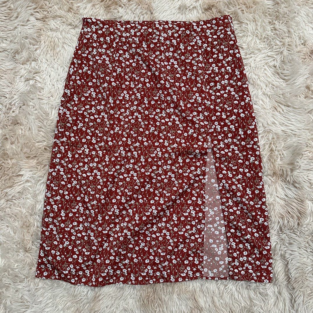Floral Red Skirt (Category: Skirts) located in Cainta. Submitted by tooonico (Listing ID 1463367708, Image 1). Description: RFS: Not my size anymore MOP: GCash/Maya/Maribank/UB.