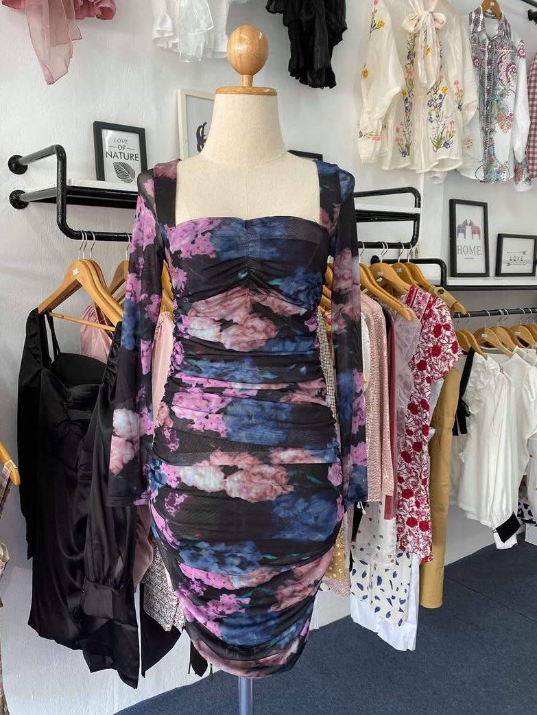 Floral side ruched bodycon dress (Category: Dresses) located in Malaybalay. Submitted by thriftfindsbyshei (Listing ID 1463496155, Image 2). Description: First two photos are inspo only.