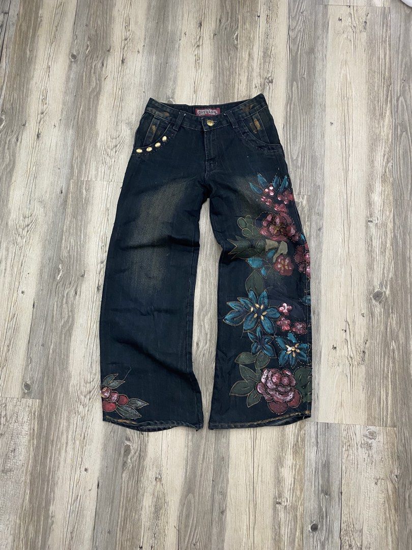 Floral/Beaded Washed Painted Pants (Category: Jeans) located in Cagayan de Oro. Submitted by gotchu.fit (Listing ID 1463449029, Image 1). Description: Floral/Beaded Washed Pants ▪️ Length 38 ▪️ Waistline 28-30 ▪️ Leg opening 10 ▪️ Thigh 11 •Designs are painted •Has beads •Unique Piece ISSUE: missing beads 🏷️Mine: ₱500 MOP: GCASH MOD: J&T SHIPPING FEE 80-90₱ Disclaimer: We are not affiliated with any brands, all items are throughly curated and al