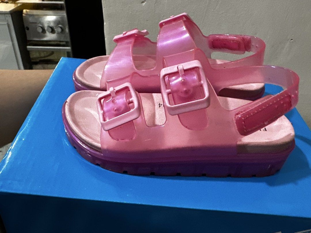 Florsheim kids size 7 (Category: Babies & Kids Fashion) located in Tanauan. Submitted by ades.ades (Listing ID 1463516997, Image 1). Description: Lightly used, maganda at matibay. Pwede sa maarte. Bought in SM store. With box pa. Size 16.5cm.