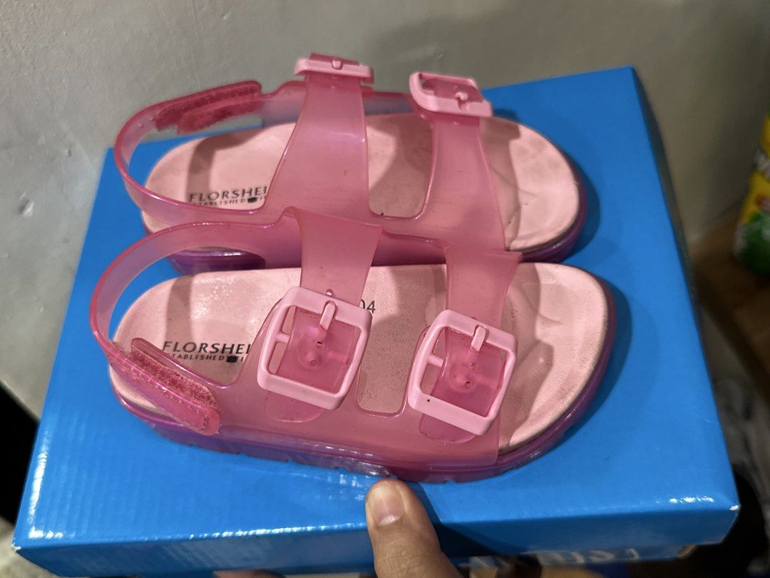Florsheim kids size 7 (Category: Babies & Kids Fashion) located in Tanauan. Submitted by ades.ades (Listing ID 1463516997, Image 2). Description: Lightly used, maganda at matibay. Pwede sa maarte. Bought in SM store. With box pa. Size 16.5cm.