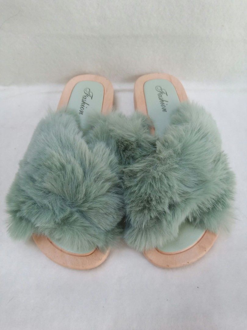 Fluffy Fur Slides / Sandals – Mint Green (Category: Flats & Sandals) located in Quezon City. Submitted by soobechan (Listing ID 1463391393, Image 3). Description: ✨ Cute and stylish fluffy slides 🌿 Mint green color 🩴 Soft & fluffy straps 💕 Perfect for casual outfits and everyday wear 📏 Size: 7.