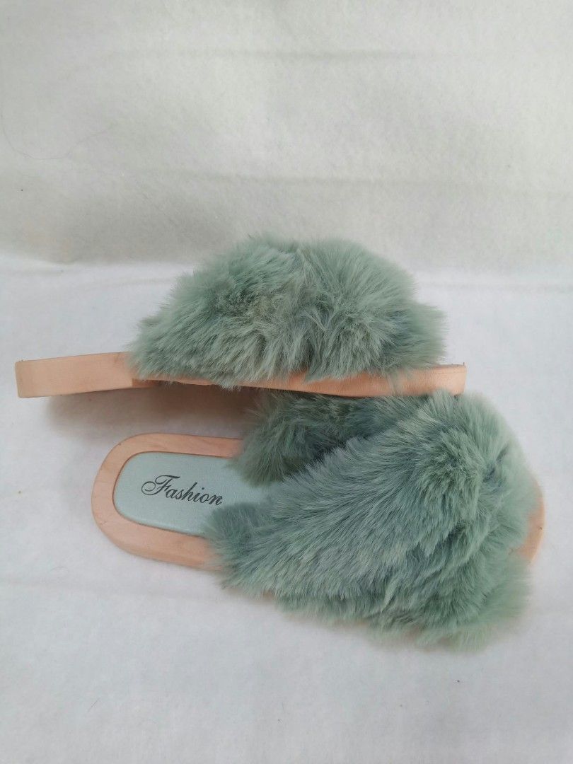 Fluffy Fur Slides / Sandals – Mint Green (Category: Flats & Sandals) located in Quezon City. Submitted by soobechan (Listing ID 1463391393, Image 2). Description: ✨ Cute and stylish fluffy slides 🌿 Mint green color 🩴 Soft & fluffy straps 💕 Perfect for casual outfits and everyday wear 📏 Size: 7.