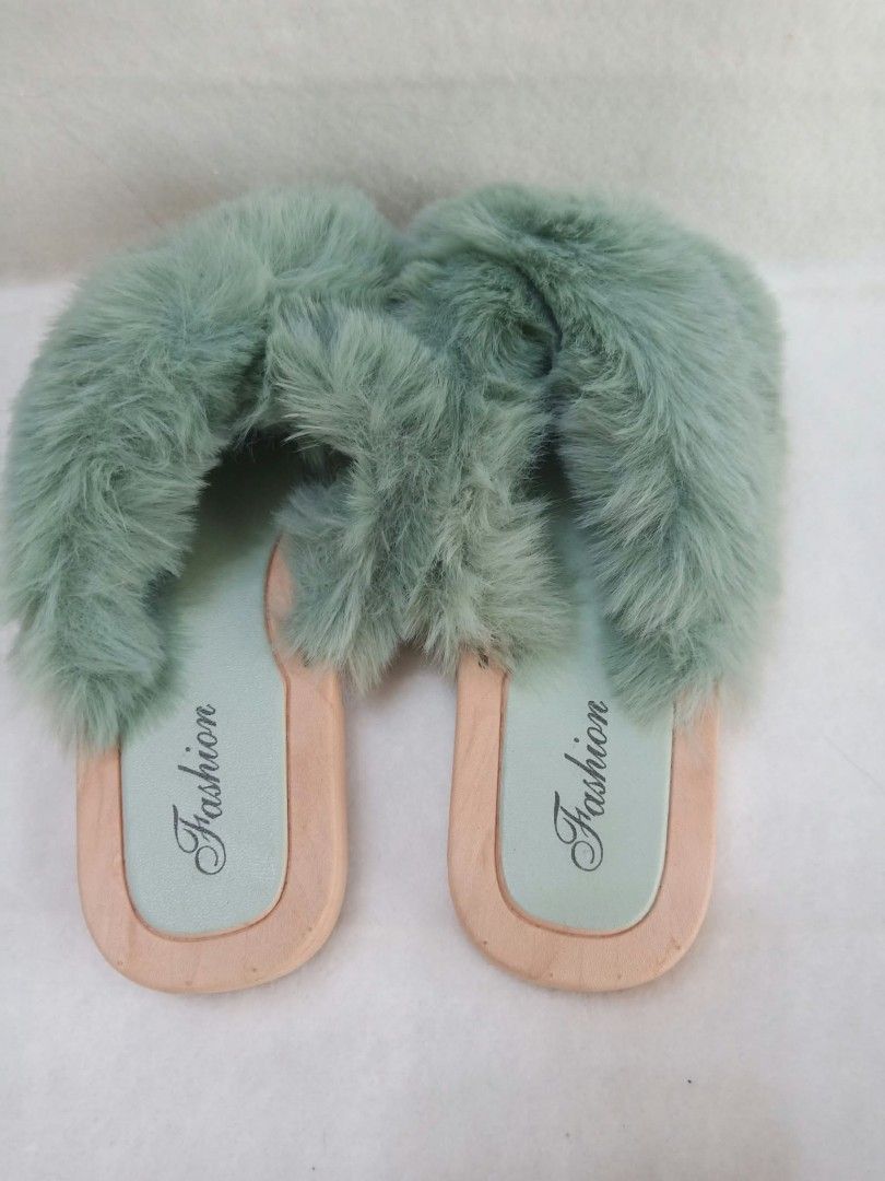Fluffy Fur Slides / Sandals – Mint Green (Category: Flats & Sandals) located in Quezon City. Submitted by soobechan (Listing ID 1463391393, Image 1). Description: ✨ Cute and stylish fluffy slides 🌿 Mint green color 🩴 Soft & fluffy straps 💕 Perfect for casual outfits and everyday wear 📏 Size: 7.