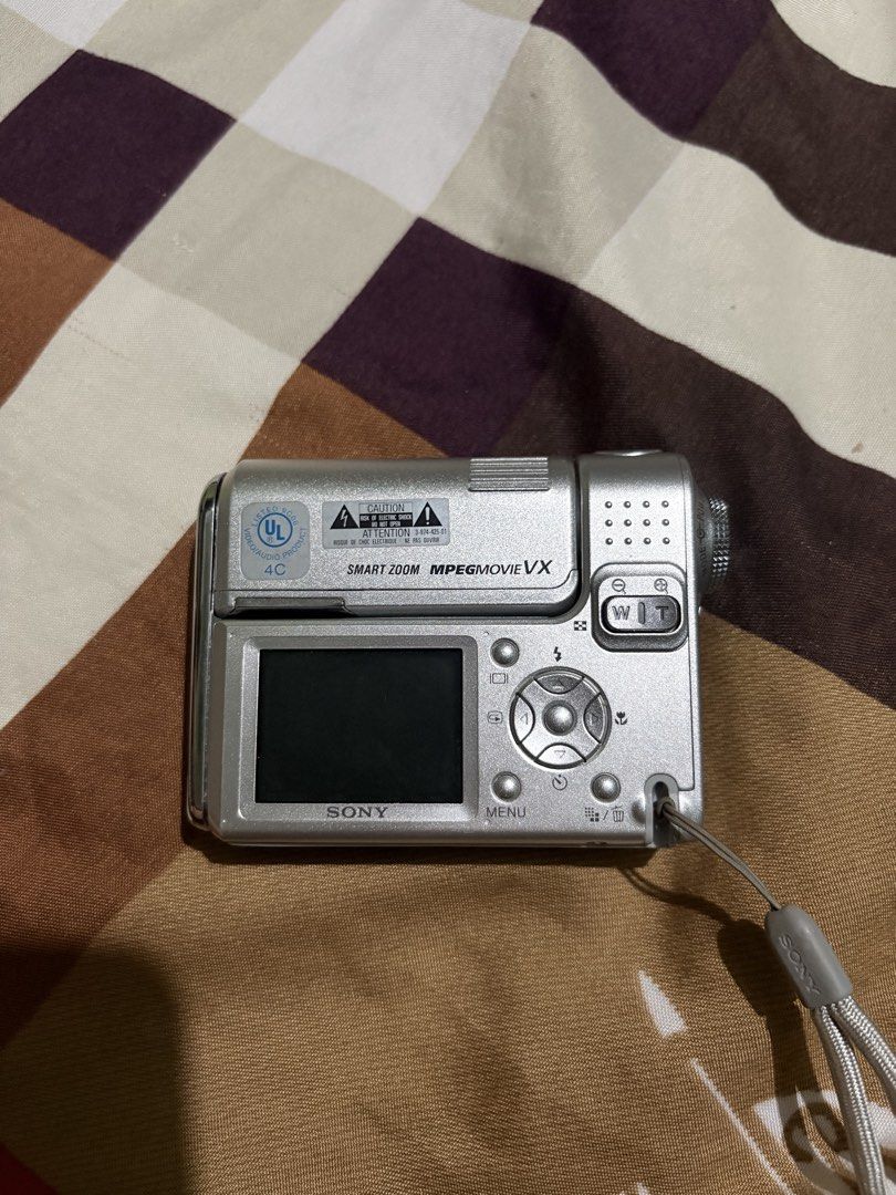 FOR REPAIR CAMERA/ FOR PARTS (Category: Cameras) located in General Trias. Submitted by tiredbread_ (Listing ID 1463517352, Image 2). Description: the sony one is rare and is in very very good condition in cosmetic aspect. i am not sure about the issue with the canon one..