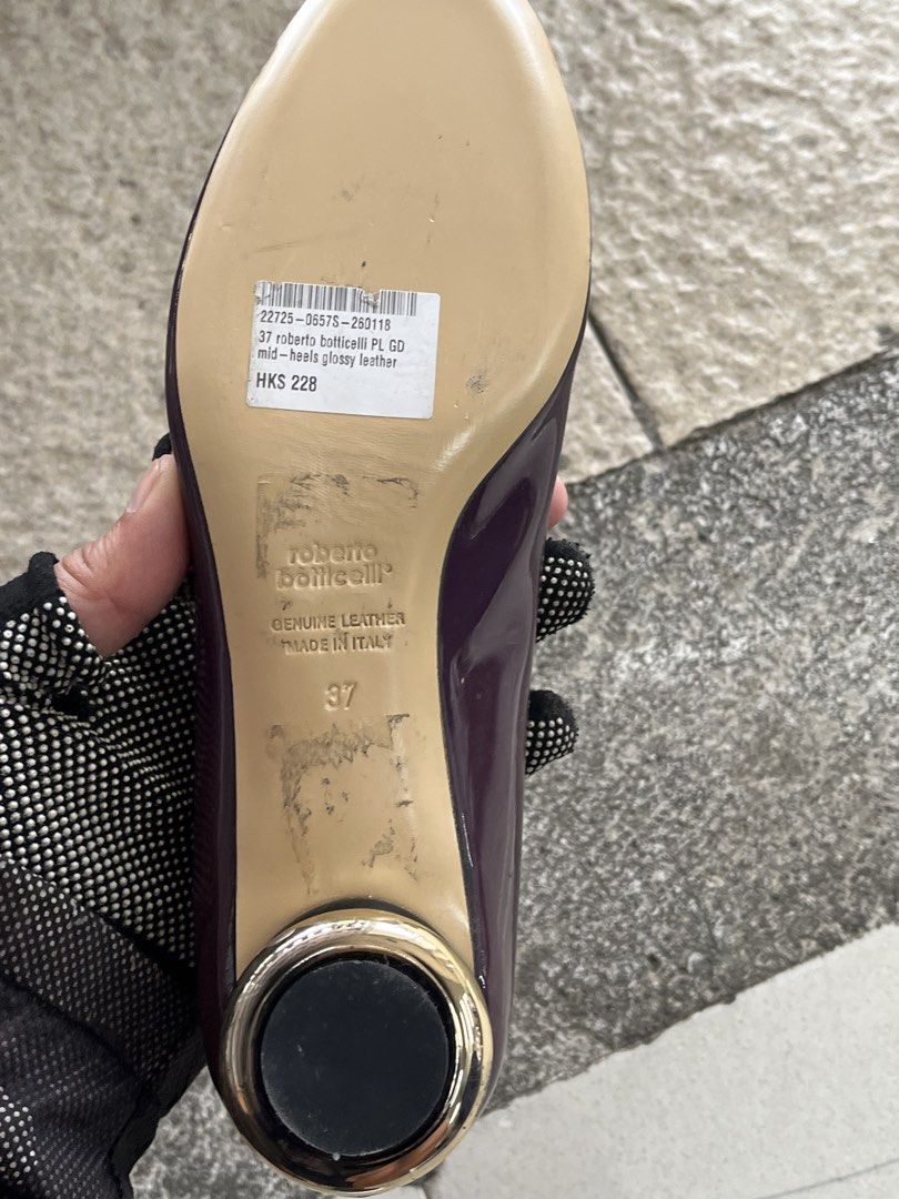 FOR SALE (Category: Heels) located in Bulacan. Submitted by sef19 (Listing ID 1463343898, Image 2). Description: Roberto Botticelli - size : 37 condition : excellent price : ₱1,680 - mop : gcash / jnt pm 📩📩📩📩 📍BULACAN.