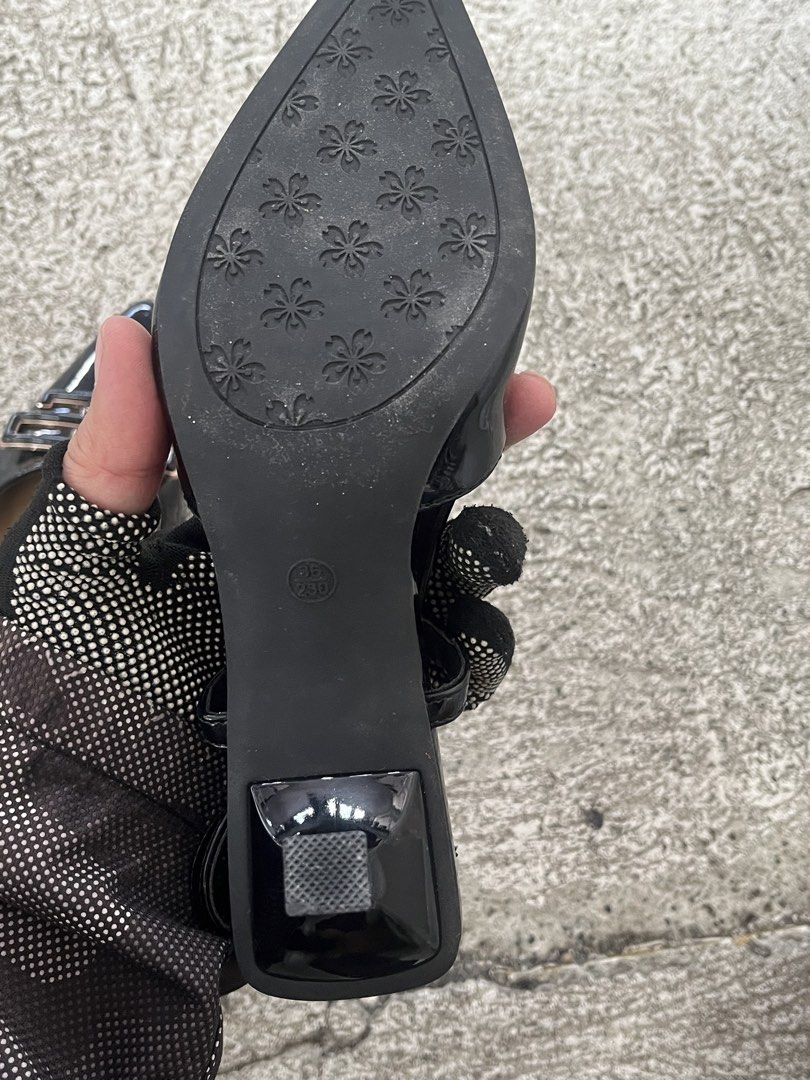 FOR SALE (Category: Heels) located in Bulacan. Submitted by sef19 (Listing ID 1463344305, Image 3). Description: OUSTO - size : 36 condition : excellent price : ₱1,580 - mop : gcash / jnt pm 📩📩📩📩 📍BULACAN.
