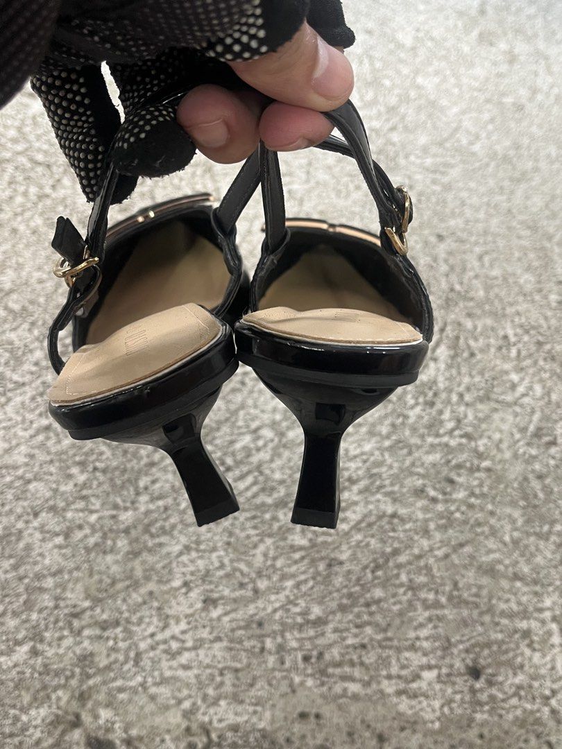 FOR SALE (Category: Heels) located in Bulacan. Submitted by sef19 (Listing ID 1463344305, Image 2). Description: OUSTO - size : 36 condition : excellent price : ₱1,580 - mop : gcash / jnt pm 📩📩📩📩 📍BULACAN.