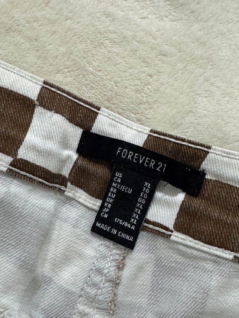 Forever 21 Brown Retro Pants (Category: Other Bottoms) located in Bagac. Submitted by danicruz_ (Listing ID 1463496165, Image 2). Description: - Brown Retro Pants from Forever 21 perfect for retro disco themed events and parties - Size L to XL - Slightly Used.