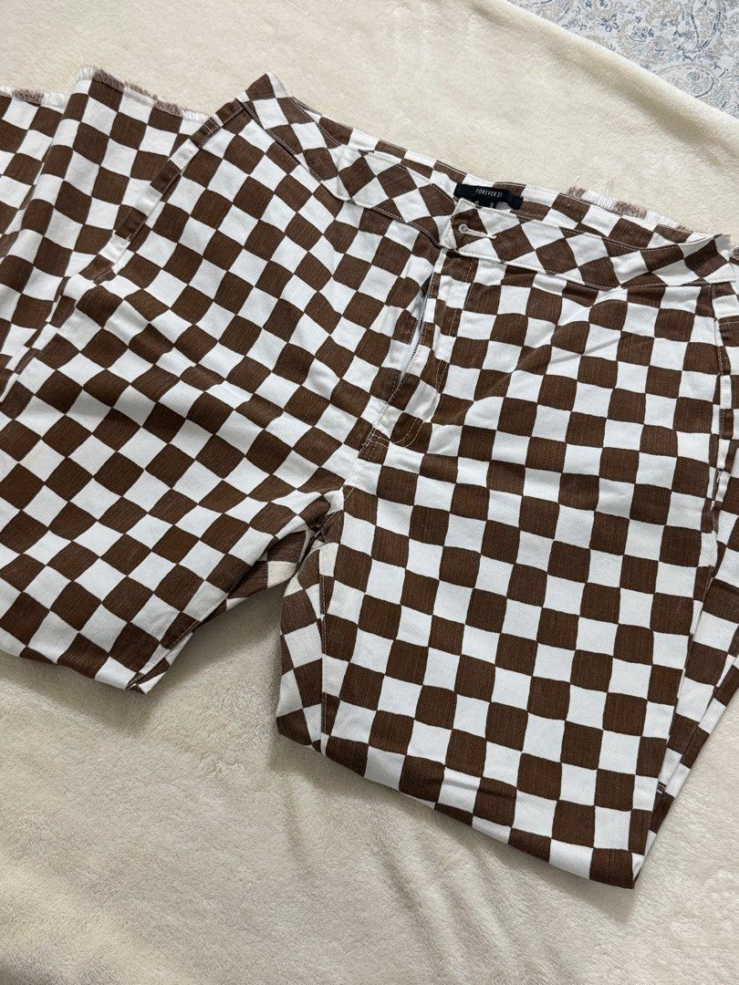 Forever 21 Brown Retro Pants (Category: Other Bottoms) located in Bagac. Submitted by danicruz_ (Listing ID 1463496165, Image 1). Description: - Brown Retro Pants from Forever 21 perfect for retro disco themed events and parties - Size L to XL - Slightly Used.