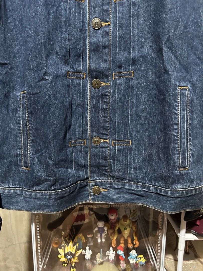 FOREVER 21 Dark Wash Blue Denim Jacket Size Small (Category: Coats, Jackets and Outerwear) located in Maasin. Submitted by throwingreverse (Listing ID 1463452461, Image 3). Description: Size: Small Dimes: L 26 W 20 Issue: None Color rate: 9/10 MOP: Gcash Location: SOUTHERN LEYTE.