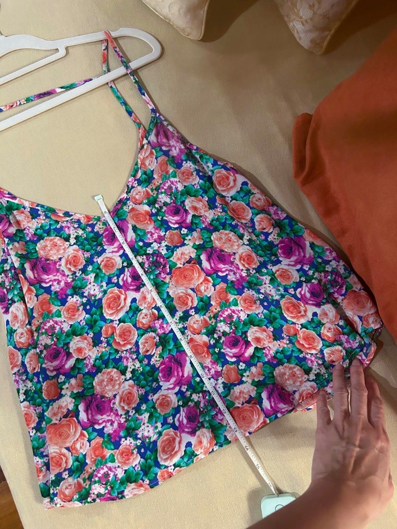 Forever 21 Floral Flowy Top (Category: Sleeveless) located in Cainta. Submitted by unboxingstuff (Listing ID 1463430771, Image 3). Description: - Cute floral print cami top from Forever 21 - Features adjustable spaghetti straps - V-neckline - Dark blue background with pink, coral, and purple roses - Lightweight and flowy material - Perfect for layering or wearing solo - Can fit up to Large.