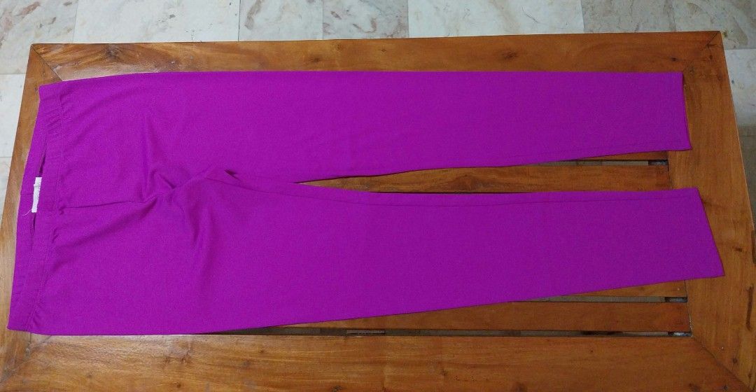 FOREVER 21 leggings (Category: Activewear) located in Marikina City. Submitted by positivity.thriftshop (Listing ID 1463452294, Image 1). Description: 💟 FOREVER 21 spandex leggings,fuchsia color , bought in sg. Never worn only washed. Size M 💚 MOP: GCash 🚚 Delivery Options: LBC or J&T only (SF c/o buyer) 👎 NO Cancellation, return or exchange.
