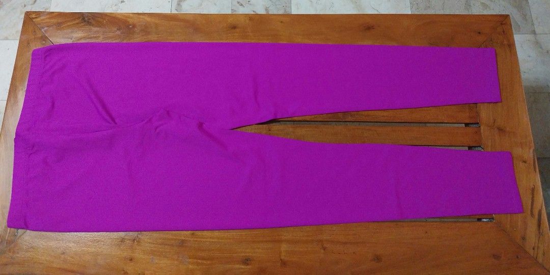 FOREVER 21 leggings (Category: Activewear) located in Marikina City. Submitted by positivity.thriftshop (Listing ID 1463452294, Image 2). Description: 💟 FOREVER 21 spandex leggings,fuchsia color , bought in sg. Never worn only washed. Size M 💚 MOP: GCash 🚚 Delivery Options: LBC or J&T only (SF c/o buyer) 👎 NO Cancellation, return or exchange.