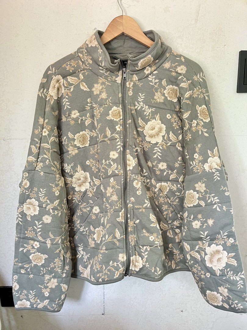 Forever 21 Quilted Floral Zip-Up Jacket (Category: Coats, Jackets and Outerwear) located in Sariaya. Submitted by retro.stuff (Listing ID 1463359788, Image 2). Description: Cute sage green floral quilted jacket from Forever 21. Full zip with stand-up collar. Perfect for layering. Oversized. Medium on tag but would fit up to XL frame. A bit chunky. Comfy texture. .
