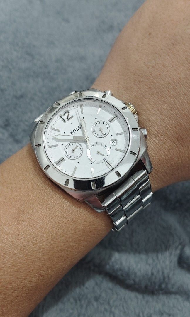 Fossil Privateer Sport Chronograph (Category: Men's Watches) located in Cebu City. Submitted by aceoftime (Listing ID 1463517761, Image 1). Description: In good working condition Model: BQ2166 Japan chronograph movt with date display All in stainless steel No visible scratches on the cystal face Watch only Our Guarantee: 💯 Authentic All watches are checked by our experienced technician to ensure good functionality Please manage your expectations