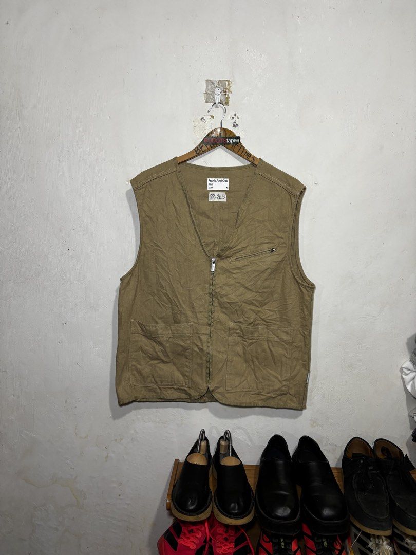 Frank and Oak Brown Vest (Category: Coats, Jackets and Outerwear) located in Calamba. Submitted by sinauna. (Listing ID 1463357400, Image 1). Description: .