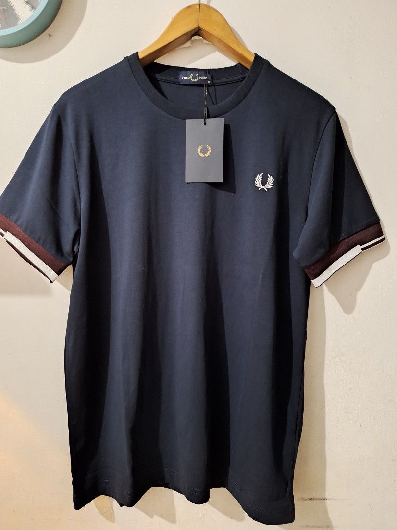 Fred perry abstract cuffs navyblue maroon (Category: Tshirts & Polo Shirts ) located in Muntinlupa City. Submitted by kstefanomela14 (Listing ID 1463496685, Image 1). Description: brandnew legit fred perry cotton tshirt stretch cuffs navyblue no issue medium - 20.5 x 27 xl - 22.5 x 29 cod cop lbc lalamove j&t.