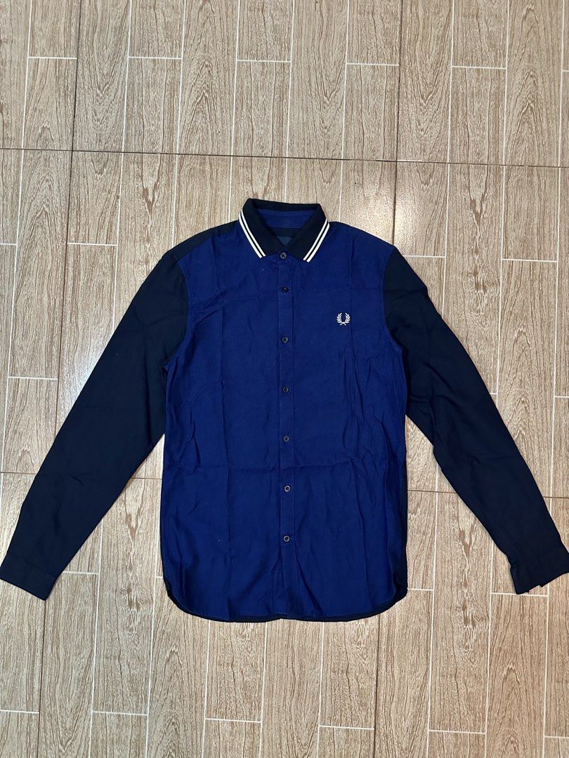 Fred perry longsleeves 2 tone (Category: Formal Shirts) located in Taytay. Submitted by rthriftshoppp (Listing ID 1463476830, Image 1). Description: - Stylish brown tote bag - Durable canvas material - Spacious interior - Classic and versatile design Fred perry longsleeves buttondown 2 tone Size xs on tag fit to semi M 19 W 28 L No issue Complete tags.