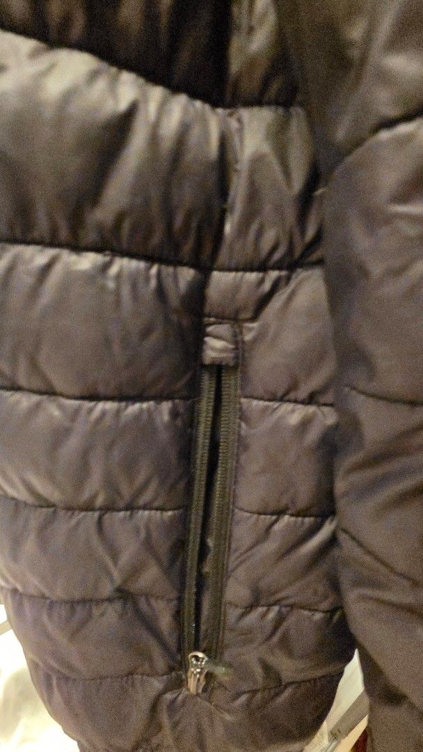 Free Country Black Puffer Jacket Size L (Category: Coats, Jackets and Outerwear) located in Mandaluyong City. Submitted by loijiminigo (Listing ID 1463455636, Image 3). Description: - Brand: Free Country - Type: Puffer Jacket - Color: Black - Size: L - Features: Full zip front, zippered pockets - Benefits: Lightweight, warm, easy to pack - Ideal for: Outdoor activities, everyday wear.