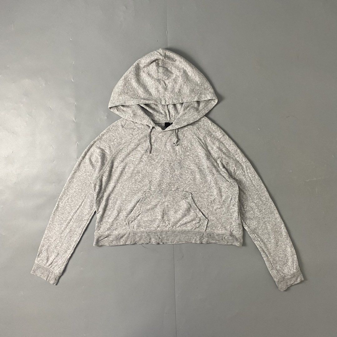 Free Press 🏃‍♀️ | Gray Cropped Pullover Hoodie (Category: Coats, Jackets and Outerwear) located in Bulacan. Submitted by orc.ph (Listing ID 1463449307, Image 1). Description: Free Press 🏃‍♀️ | Gray Cropped Pullover Hoodie Material Used: 78% Rayon 22% Polyester - Gray - Long Sleeve -Cropped - Kangaroo Pockets -Active Wear - Streetwear ‎-Size: L-XL -Width: 23” ‎-Length: 17” Issue: Unnoticeable Minor Lints ‎ ‎⚠️Note: For Inspo lang po yung When wo