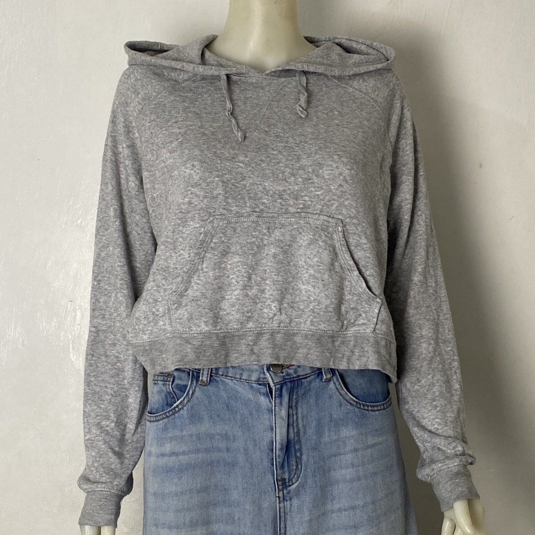 Free Press 🏃‍♀️ | Gray Cropped Pullover Hoodie (Category: Coats, Jackets and Outerwear) located in Bulacan. Submitted by orc.ph (Listing ID 1463449307, Image 3). Description: Free Press 🏃‍♀️ | Gray Cropped Pullover Hoodie Material Used: 78% Rayon 22% Polyester - Gray - Long Sleeve -Cropped - Kangaroo Pockets -Active Wear - Streetwear ‎-Size: L-XL -Width: 23” ‎-Length: 17” Issue: Unnoticeable Minor Lints ‎ ‎⚠️Note: For Inspo lang po yung When wo