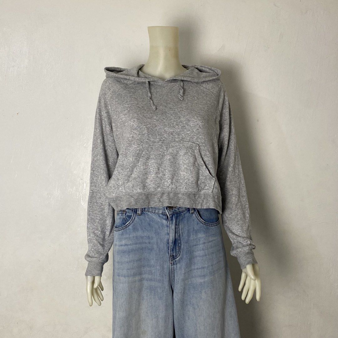 Free Press 🏃‍♀️ | Gray Cropped Pullover Hoodie (Category: Coats, Jackets and Outerwear) located in Bulacan. Submitted by orc.ph (Listing ID 1463449307, Image 2). Description: Free Press 🏃‍♀️ | Gray Cropped Pullover Hoodie Material Used: 78% Rayon 22% Polyester - Gray - Long Sleeve -Cropped - Kangaroo Pockets -Active Wear - Streetwear ‎-Size: L-XL -Width: 23” ‎-Length: 17” Issue: Unnoticeable Minor Lints ‎ ‎⚠️Note: For Inspo lang po yung When wo