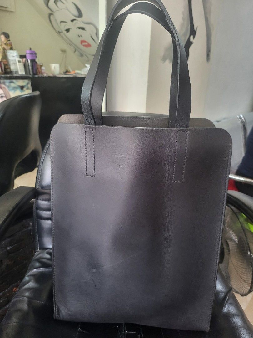 Full grain Black Leather Tote Bag (Category: Tote Bags) located in Manila. Submitted by milkymitch23 (Listing ID 1463461624, Image 2). Description: - Classic black leather tote - Simple and functional design - Convenient front pocket - Sturdy straps for durability - Ideal for everyday use - Approximate dimensions: 13" (height) x 11" (width) - artisan - genuine leather. solid.