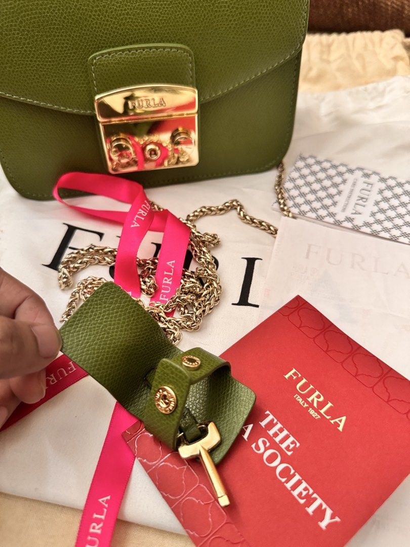 Furla Metropolis Mini Bag - Olive Green (Category: Luxury Bags & Wallets) located in Bacoor. Submitted by marylhouis38757 (Listing ID 1463397863, Image 2). Description: - Authentic Furla Metropolis mini bag - Color: Olive green - Includes original dust bag, ribbon, and care cards - Detachable gold chain strap - Perfect for nights out or adding a pop of color to your outfit - Please check photos for detailed condition Original price :15k bought in